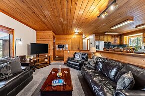 Whiskey Springs by Avantstay Classic Cabin Near Tahoe Donner Ski Area