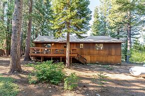 Whiskey Springs by Avantstay Classic Cabin Near Tahoe Donner Ski Area