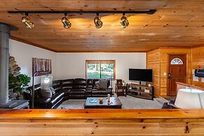 Whiskey Springs by Avantstay Classic Cabin Near Tahoe Donner Ski Area
