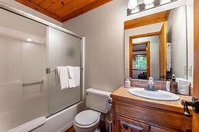Whiskey Springs by Avantstay Classic Cabin Near Tahoe Donner Ski Area