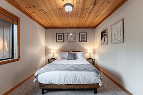 Whiskey Springs by Avantstay Classic Cabin Near Tahoe Donner Ski Area
