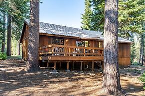 Whiskey Springs by Avantstay Classic Cabin Near Tahoe Donner Ski Area