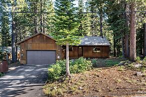 Whiskey Springs by Avantstay Classic Cabin Near Tahoe Donner Ski Area