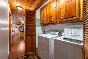 Whiskey Springs by Avantstay Classic Cabin Near Tahoe Donner Ski Area