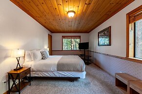 Whiskey Springs by Avantstay Classic Cabin Near Tahoe Donner Ski Area