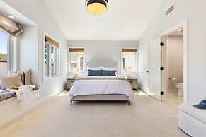 Crystal Cove by Avantstay Gorgeous Charming Newport Home