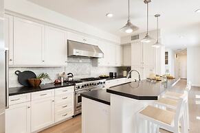 Crystal Cove by Avantstay Gorgeous Charming Newport Home