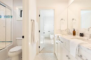 Crystal Cove by Avantstay Gorgeous Charming Newport Home