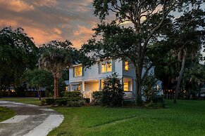 Jessamine by Avantstay Picture Perfect Home w Stunning Backyard