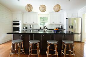 Jessamine by Avantstay Picture Perfect Home w Stunning Backyard