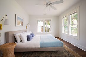 Jessamine by Avantstay Picture Perfect Home w Stunning Backyard