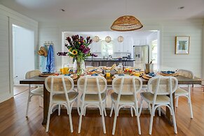 Jessamine by Avantstay Picture Perfect Home w Stunning Backyard