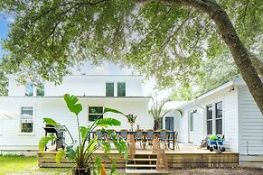 Jessamine by Avantstay Picture Perfect Home w Stunning Backyard