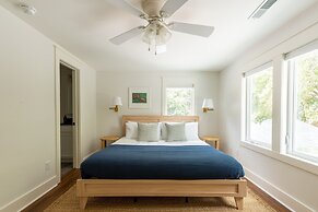 Jessamine by Avantstay Picture Perfect Home w Stunning Backyard