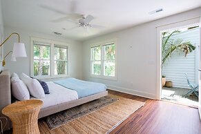 Jessamine by Avantstay Picture Perfect Home w Stunning Backyard