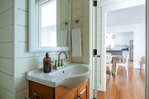 Jessamine by Avantstay Picture Perfect Home w Stunning Backyard