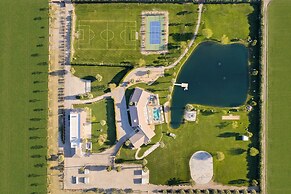 Buena Vista by Avantstay Massive Outdoor Oasis w Pool Spa Firepit