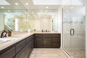 Buena Vista by Avantstay Massive Outdoor Oasis w Pool Spa Firepit