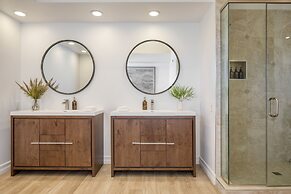 Buena Vista by Avantstay Massive Outdoor Oasis w Pool Spa Firepit