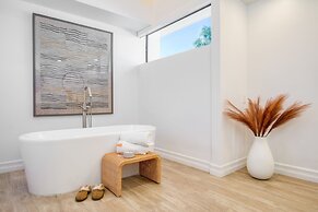 Buena Vista by Avantstay Massive Outdoor Oasis w Pool Spa Firepit