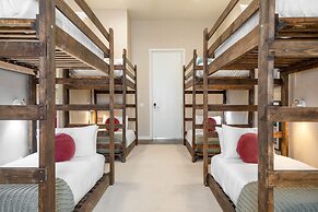 Buena Vista by Avantstay Massive Outdoor Oasis w Pool Spa Firepit