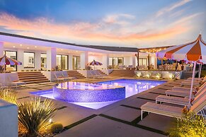 Buena Vista by Avantstay Massive Outdoor Oasis w Pool Spa Firepit