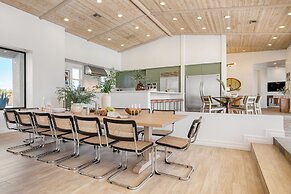 Buena Vista by Avantstay Massive Outdoor Oasis w Pool Spa Firepit