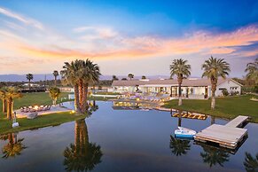 Buena Vista by Avantstay Massive Outdoor Oasis w Pool Spa Firepit