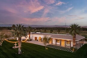 Buena Vista by Avantstay Massive Outdoor Oasis w Pool Spa Firepit