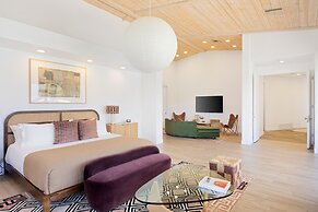 Buena Vista by Avantstay Massive Outdoor Oasis w Pool Spa Firepit