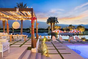 Buena Vista by Avantstay Massive Outdoor Oasis w Pool Spa Firepit