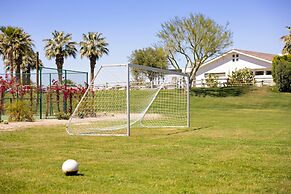 Buena Vista by Avantstay Massive Outdoor Oasis w Pool Spa Firepit