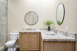 Buena Vista by Avantstay Massive Outdoor Oasis w Pool Spa Firepit