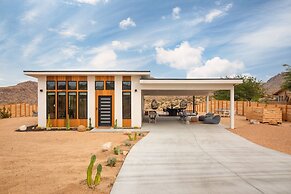 Chicory by Avantstay Modern Desert Retreat w Hot Tub