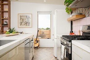 Chicory by Avantstay Modern Desert Retreat w Hot Tub