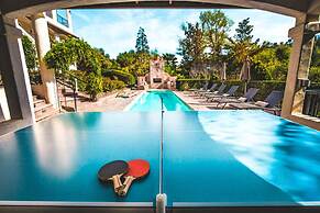 De Luz by Avantstay 5 Acre Estate w Lake Pool Hot Tub