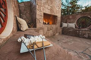 De Luz by Avantstay 5 Acre Estate w Lake Pool Hot Tub