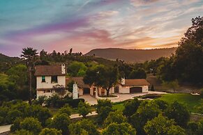 De Luz by Avantstay 5 Acre Estate w Lake Pool Hot Tub