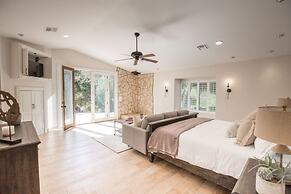 De Luz by Avantstay 5 Acre Estate w Lake Pool Hot Tub