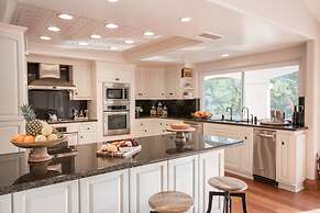 De Luz by Avantstay 5 Acre Estate w Lake Pool Hot Tub