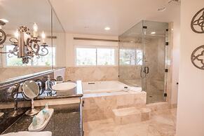 De Luz by Avantstay 5 Acre Estate w Lake Pool Hot Tub