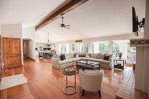 De Luz by Avantstay 5 Acre Estate w Lake Pool Hot Tub