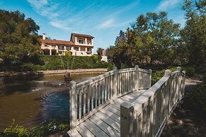 De Luz by Avantstay 5 Acre Estate w Lake Pool Hot Tub