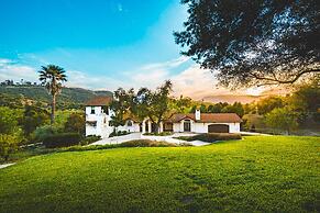 De Luz by Avantstay 5 Acre Estate w Lake Pool Hot Tub