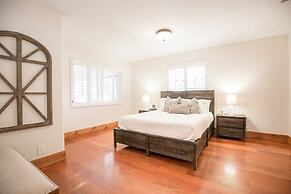 De Luz by Avantstay 5 Acre Estate w Lake Pool Hot Tub