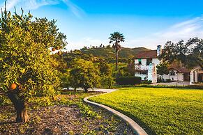 De Luz by Avantstay 5 Acre Estate w Lake Pool Hot Tub