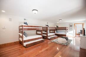 De Luz by Avantstay 5 Acre Estate w Lake Pool Hot Tub