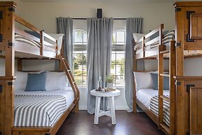 Villa Verdot by Avantstay Spectacular 6 BR Estate w Pool Hot Tub Tenni