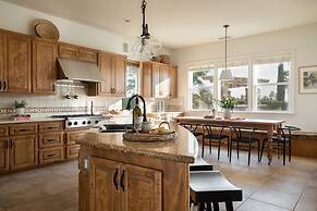 Villa Verdot by Avantstay Spectacular 6 BR Estate w Pool Hot Tub Tenni