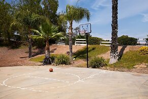 Villa Verdot by Avantstay Spectacular 6 BR Estate w Pool Hot Tub Tenni